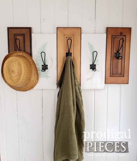 Farmhouse Towel Rack, Farmhouse Thrift Store Makeovers, Sewing Machine Drawers, Mini Crates, Cheap House, Thrift Store Makeover, Shaker Pegs, Garden Shelves, Cottage Market