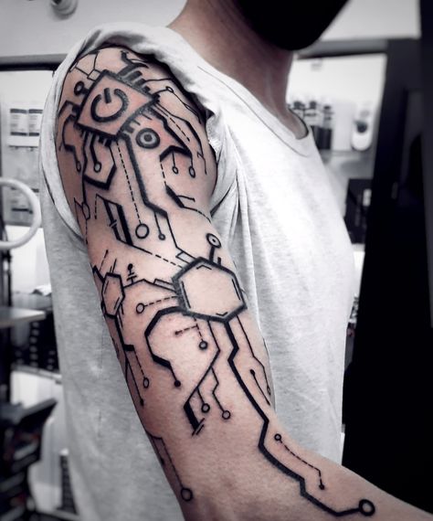 This is mine own arm. Love my tatoo Cybersecurity Tattoo, Circuit Tattoos, Circuit Tattoo Design, Computer Science Tattoo, Cyberpunk Tattoo Design Ideas, Usb Tattoo, Pc Tattoo, Computer Tattoo, Circuit Tattoo