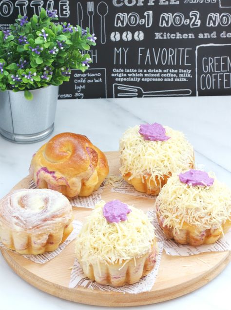 Ube Ensaymada, Filipino Bread Recipe, Ensaymada Recipe, Filipino Bread, Pastry Bread, Ube Recipes, Filipino Food Dessert, Filipino Dessert, Mini Croissants