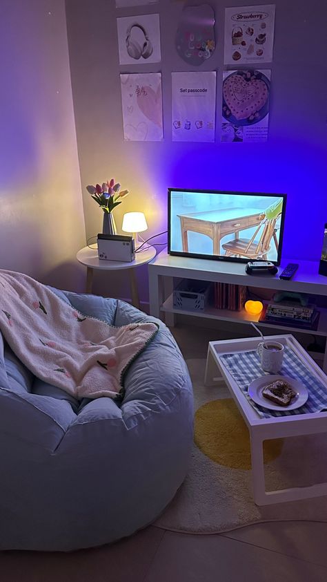 Small Living Room In Bedroom, Small Tv Set Up Bedroom, Tv In Room, Small Room Tour, Room Ideas With Tv, Cozy Bedroom Decor Ideas, Chill Room, Cosy Room, Dream Apartment Decor