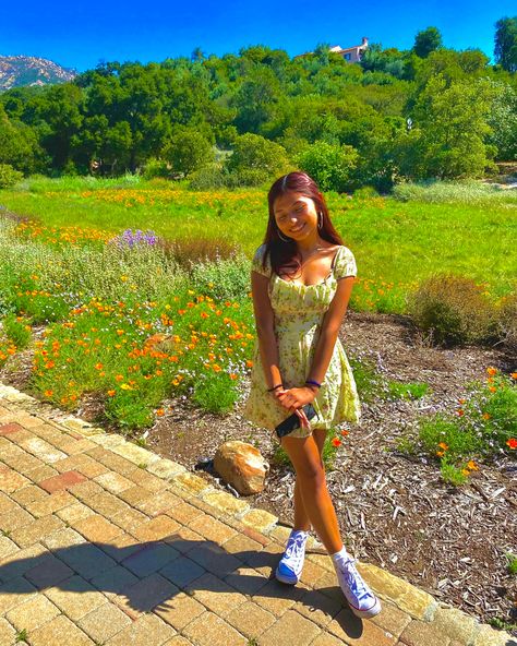 Botanical garden Botanical Garden Aesthetic Outfit, Outfits For Botanical Gardens, Botanic Garden Outfit, Botanical Garden Outfit Ideas, Botanical Garden Picture Ideas, Botanic Gardens Photoshoot, Botanical Gardens Outfit, Botanical Garden Poses, Garden Poses Instagram