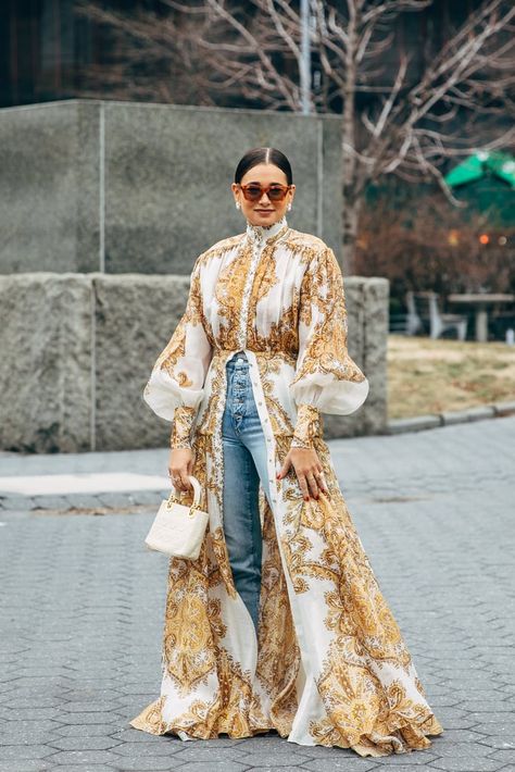 New York Fashion Week Day 5: Danielle Bernstein Danielle Bernstein, Dress Kimono, Mode Kimono, Nyfw Street Style, Dusters, Looks Chic, Cool Street Fashion, Autumn Fashion Women, Printed Maxi