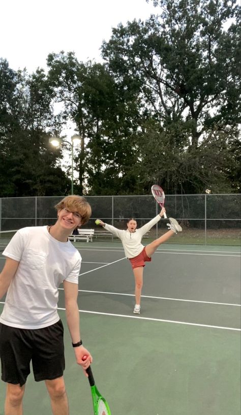 Couple playing tennis Tennis Relationship Goals, Tennis Boyfriend Aesthetic, Tennis With Friends Aesthetic, Couple Playing Tennis, Tennis Girlfriend Aesthetic, Sport Couple Aesthetic, Tennis Couple Aesthetic, Tennis Boyfriend, Tennis Girlfriend