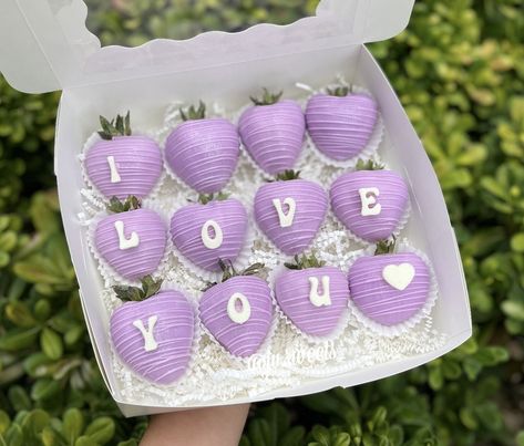 Purple And Black Chocolate Covered Strawberries, Light Purple Strawberries, Lilac Strawberries, Lavender Chocolate Covered Strawberries, Purple Chocolate Covered Strawberries, Purple Strawberries, Pink And Purple Chocolate Strawberries, Dipped Strawberries Recipe, Purple Strawberry