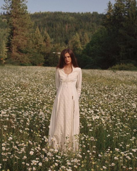 White Dress Aesthetic, Diana Silvers, Dreamy Photography, Portrait Photos, Long White Dress, Grad Photos, Dress Aesthetic, Female Portraits, Shoot Inspiration