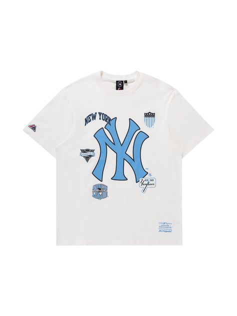 New York Yankees Logomania T-Shirt An iconic tee for an iconic team, the New York Yankees Logomania T-Shirt is a necessity for game days and everyday. Custom printed team graphics on an oh-so soft cotton construction with dropped shoulders makes this tee the perfect addition to your rotation. Get your hands on it today.- Official merchandise- Printed graphics- Dropped shoulders- Ribbed crewneck- Twin needle stitching- Longer sleeves- Material: 100% Cotton- Colour: Vintage White- Style: MJNY1190 College Outfits Class, Yankees Shirt, Custom Tee Shirt, Hello Kitty Shoes, Yankees T Shirt, Cool Shirt Designs, Vintage Graphic Tees, Fitness Wear Outfits, Graphic Tee Outfits