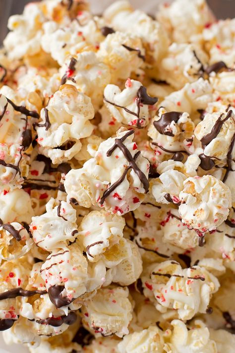 Peppermint Popcorn Recipe, White Chocolate Peppermint Popcorn, Boom Chicka Pop, Quick Holiday Treats, Peppermint Oreos, Peppermint Popcorn, Jar Christmas Gifts, Kettle Popcorn, Popcorn Flavors