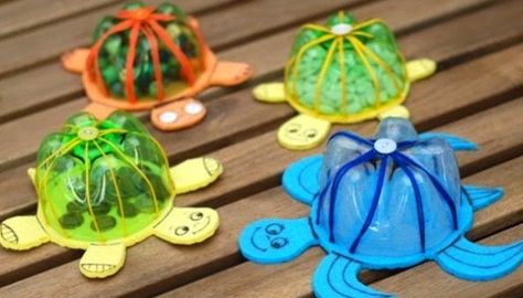 Water Bottle Crafts, Tong Sampah, Turtle Crafts, Reuse Plastic Bottles, Plastic Bottle Art, Origami 3d, Plastic Bottle Crafts, Plastic Crafts, Upcycled Crafts