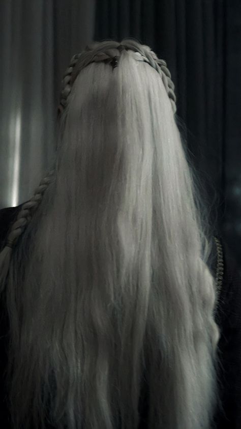 Rhaenyra Targaryen Aesthetic Wallpaper, Naerys Targaryen Aesthetic, Rhaenyra Hairstyles, Rhaenyra Targaryen Hairstyle, Rhaenyra Targaryen Hair, Targaryen Hairstyles, Forest Elf Aesthetic, Targaryen Hair, Targaryen House