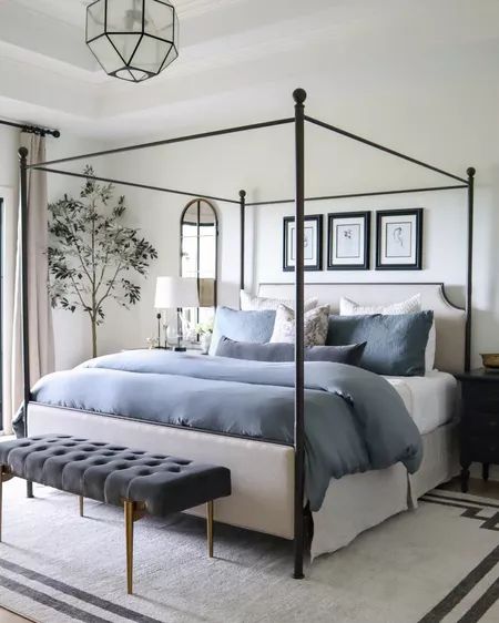 Farmhouse Canopy Beds, Bedroom Color Combination, Cama King Size, Bedroom Armoire, Cama King, Canopy Bed, Blue Bedroom, Master Bedrooms Decor, Main Bedroom