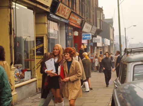 70s Britain, 70s London, 1970s London, 70s Uk, 1970s Looks, Winter Core, Leeds University, Uk Cities, Historical Photography