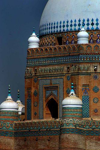 Eid Gah Mosque, Multan, Pakistan. Multan has some of the oldest mosques in Pakistan. These mosques are relics of Multan's 1000-year old Islamic heritage. The city is located on the banks of the Chenab River near the geographic center of the country. (V) Islamic Quotes About Life, Multan Pakistan, Pakistan Culture, Pakistani Culture, Pakistan Travel, Mosque Architecture, Temple Architecture, Beautiful Mosques, Positive Living