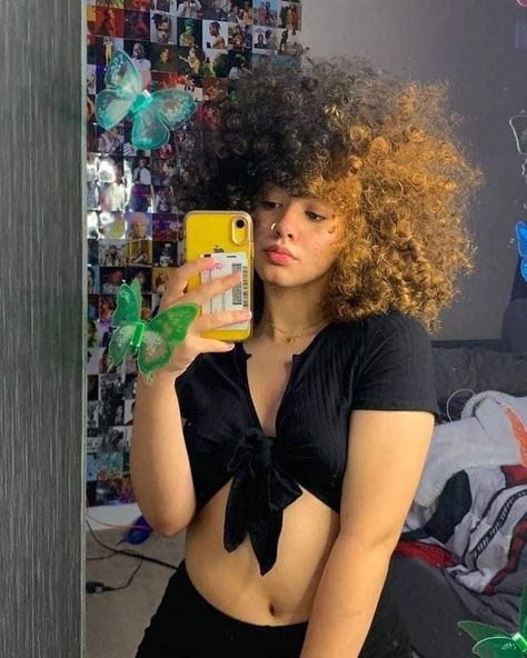 Dyed Hair For Black Women, Red Balayage Hair, Dyed Curly Hair, Hair For Black Women, Cute Curly Hairstyles, Ethnic Hairstyles, Dyed Natural Hair, Pelo Afro, Curly Hair Tips