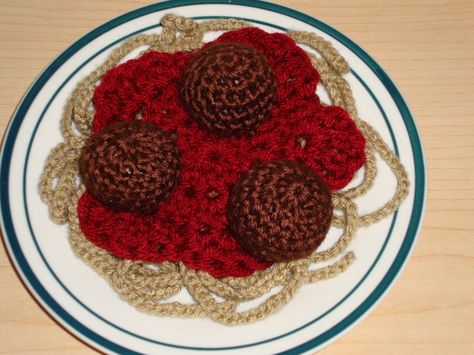 Crochet Spaghetti, Food Patterns, Toy Food, Crochet Food, Spaghetti And Meatballs, Crochet Free, Play Food, Crochet Stuff, Crochet Toy