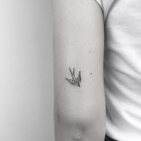 Swallow Tattoos, Swallow Tattoo Design, Swallow Bird Tattoos, Vogel Tattoo, Sparrow Tattoo, Tattoo Wrist, Swallow Tattoo, Tattoo Reference, Bird Tattoo