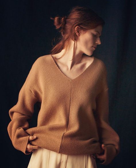 ❤️ A beautiful artistic picture of Rose 🌹 Leslie by Krisztian Eder for Monrowe Magazine 2017 Starling House, Rose Leslie, Artistic Pictures, Night Terror, Human Reference, Celeb Crushes, Doctor Who, Capsule Wardrobe, Actors & Actresses