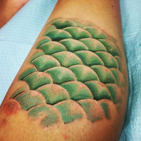 Scales tattoo Fish Scale Tattoo, Celtic Sister Knot, Mermaid Scales Tattoo, Tattoo Mermaid, Squid Tattoo, One Tattoo, Scale Tattoo, Big O, Wicked Tattoos