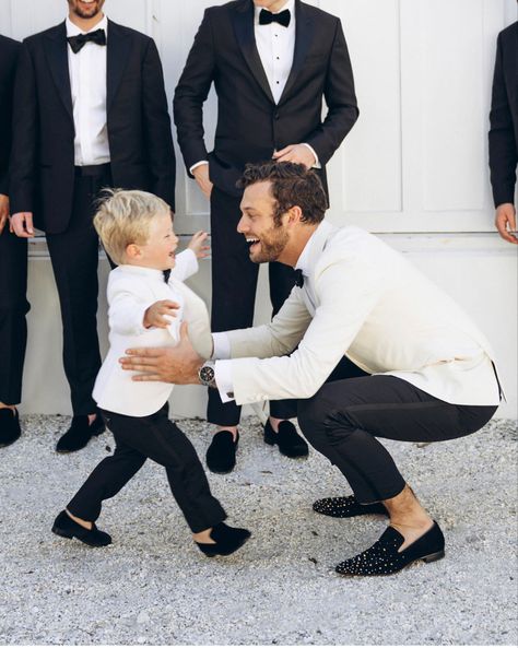 Groom Ring Bearer Pictures, Ring Bearer With Groomsmen, Ring Bearer White Suit, Ring Bearer Tux, Groom And Ring Bearer, Ring Boy Outfits, Causal Wedding, Wedding Seaside, Ring Bearer Suit