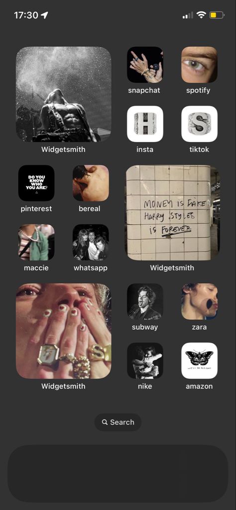 Harry details Harry Styles Homescreen Layout, Harry Styles Home Screen, Harry Styles Homescreen, Ios 17 Home Screen Ideas, Custom Homescreen, Layout Phone, Ipad Ideas, Style Lyrics, Screen Aesthetic