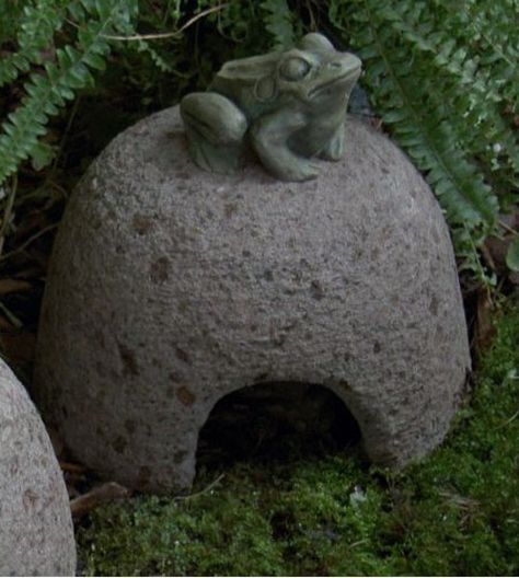 10 Beautiful Toad Houses to Spice Up your Garden | Design Swan Toad Abode, Toad House, Frog House, Concrete Crafts, Concrete Garden, Concrete Projects, Frog And Toad, Garden Crafts, Fairy Gardens