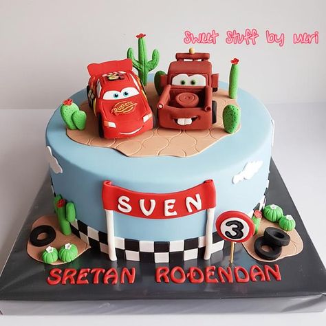 Lightning McQueen and Mater from movie Cars for Sven’s 3rd birthday party. Tow Mater Cake, Mater Cake, Lightning Mcqueen And Mater, Disney Cars Birthday Theme, Mcqueen And Mater, Disney Cars Cake, Baby Cars, Lightning Mcqueen Cake, Flash Mcqueen