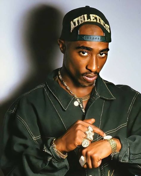 90s Nostalgia Early 2000s, Tupac Fashion, Tupac Artwork, 2000s Rap Aesthetic, Tupac Photos, 90s Rappers Aesthetic, Tupac Wallpaper, Best Posters, Tupac Pictures