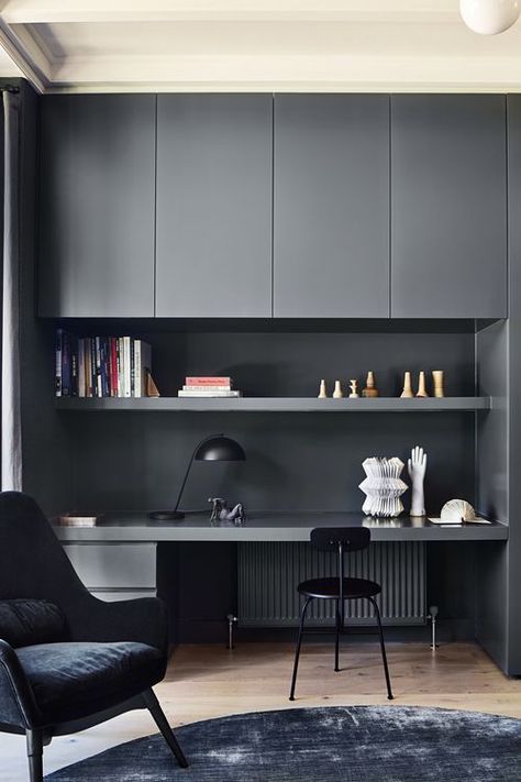 Dark Office, Mesa Home Office, Desk With Shelves, Ikea Office, Interior Kantor, Modern Home Offices, Study Room Design, Interior Design Per La Casa, Australian Interior Design