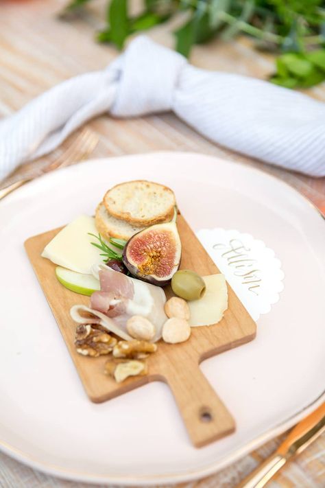 7 Tips for Throwing the Perfect Garden Party - STATIONERS Mini Cheese Boards, Mini Charcuterie, Personalized Cheese Board, Fruit Display, Meat Appetizers, Instruções Origami, Cheese Tasting, Wood Boards, Wooden Cheese Board