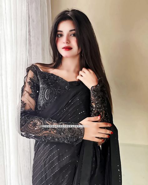 Black Dress Dpz, Shadi Pose, Boy Sketch, Pretty Redhead, Couple Pics For Dp, Black Dresses Classy, Celebrity Fashion Looks, Girl Dpz, Beautiful Sarees