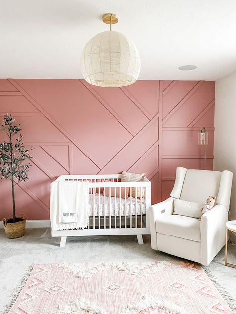 Pink Baby Room, Nursery Accents, Ideas Habitaciones, Nursery Accent Wall, Rose Nursery, Pink Girl Room, Toddler Girl Room