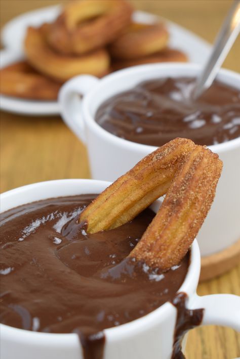 Spanish Hot Chocolate Recipe, Churros Recipes, Spanish Hot Chocolate, Pastry Cafe, Spanish Chocolate, Chocolate Video, Valencia Cathedral, Bakery Sweets, Spanish Desserts