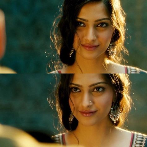 Sonam Kapoor in Saawariya Saawariya Sonam Kapoor, Sonam Kapoor Aesthetic, Saawariya Movie, Sonam Kapoor Fashion, House Martell, Movies Images, Nostalgic Aesthetic, Sanjay Leela Bhansali, Nose Piercings