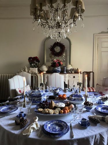 Blue Table Settings, White Table Settings, Roasted Chestnuts, Italian Table, Burlap Table Runners, Blue White Decor, Blue Table, Thanksgiving Table Settings, White Table Cloth