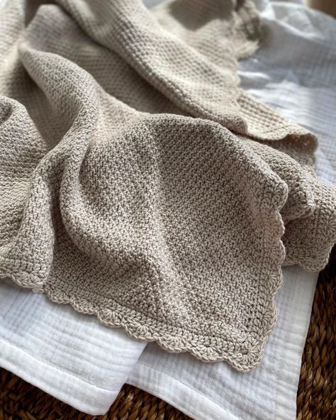 Hand knit baby blanket. Antipilling baby wool. Hand Knitted Baby Blanket, Knitting Pattern Baby Blanket, Crochet Baby Blanket Neutral, Crochet Baby Blanket Gender Neutral, Knitted Baby Blanket Patterns, Neutral Baby Blanket Crochet, Neutral Crochet Baby Blanket, Waffle Stitch Baby Blanket, Easy Crochet Baby Blanket Free Pattern