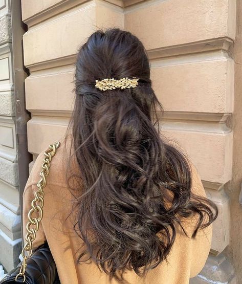 Beautiful Curly Hair, Peinados Fáciles Para Cabello Corto, Makati, Dream Hair, Fashion And Style, Aesthetic Hair, About Fashion, Prom Hair, Pretty Hairstyles