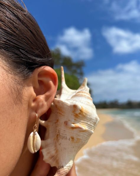 SUMMER EARRING SALE 10% OFF NOW☀️ 🥥 Discount code: Summer10 SHOP ALL EARRINGS IN MY SHOP 🌺 LIMITED TIME ⚡️ naturalfindsjewelry.store Ready to ship 🫶🏼 Natural Shell Earrings Shelled from the beaches of Oahu, Hawaii & handcrafted by me 💗 Inspired by summer days spent by the sea 🌊 Amazing photography by @nims_lens please go check her out she is the best 🥹🫶🏼💗 . #naturalfinds #earringsale #newearringscollection #handmadejewelry #cowry #cowrie #shelljewelry #hawaii #jewelrysale #first... Summer Earring, Stuffed Shells, Shell Jewelry, Oahu Hawaii, Shell Earrings, Earring Sale, Oahu, Discount Code, By The Sea