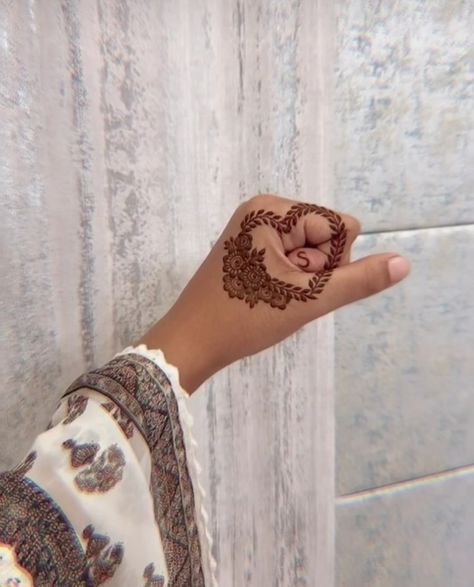 Best Friend Henna Designs, Love Mehendi Designs, S Name Mehndi Design, Best Friend Mehndi Design, S Letter Mehndi Design, Love Mehndi Designs, Mehndi Design For Fingers, Heart Mehndi Designs, Ring Mehndi Design