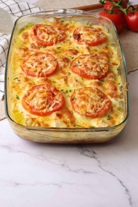 This is a delicious, easy to make potato and chicken casserole. The ingredients are simple and you will have the comfort of home cooking. Chicken Potato Tomato Bake, Chicken And Tomato Casserole, Chicken Potatoes Onions Casserole, Chicken Potato Onion Bake, Chicken Potatoes Tomatoes, Chicken Potatoes Casserole Recipes, Loaded Potato Chicken Casserole, Chicken Potato Casserole Recipes, Potato And Chicken Casserole