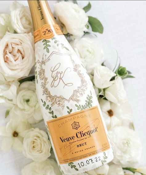 Painted Wine Bottles Wedding Gift, Painted Wine Bottles For Wedding, Painted Champagne Bottle Bride, Custom Wedding Champagne Bottle, Champagne Bottle Painting Wedding, Hand Painted Champagne Bottle Engagement, Engagement Wine Bottle, Veuve Bottle Painting, Hand Painted Champagne Bottle Wedding