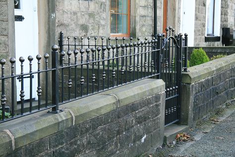 Wrought Iron Wall Top & Garden Railings | North Valley Forge Iron Garden Fence, Diy Remodeling Ideas, Iron Gates Driveway, Iron Railings Outdoor, Wrought Iron Gate Designs, Diy Remodeling, Garden Railings, Wall Railing, Garden Fence Panels