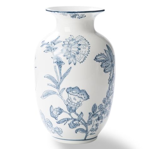 PRICES MAY VARY. 【Classic Decoration for Home】 Adding a touch of elegance to daily life, this blue and white vase has a beautiful flower and branches patterns.These product are hand-painted by skilled artisans on stoneware. Some variations in color will occur which is normal and part of it's design. 【Made of Ceramic】 This decorative vase is made of high-quality ceramic with glazed finish. It is made by experienced craftsmen. 【Functional & Decorative】 You can use it as a beautiful ornaments and p Blue And White China Bathroom, Blue And White Bud Vase Centerpiece, Blue And White Vases Decor, Hampton Decor, Blue Willow Decor, Blue And White Tablescapes, Blue And White Dishes, Blue And White Vases, Bud Vase Centerpiece