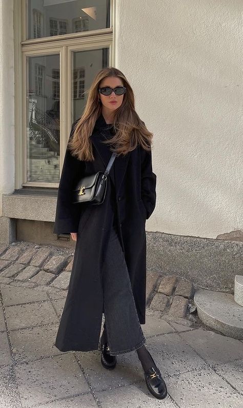 Edgy Style Outfits, Dress Like A Parisian, Old Money Outfits, Celine Triomphe, Europe Outfits, Scandinavian Fashion, Paris Outfits, Event Outfit, Classy Work Outfits