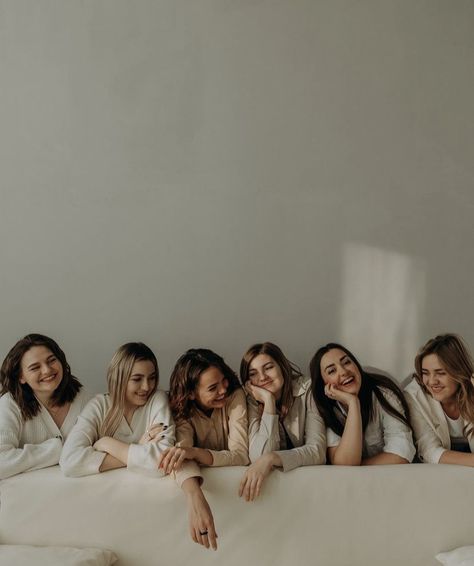 Multiple Women Photoshoot, Woman Group Photoshoot, Couch Photoshoot Ideas Friends, Group Branding Photos, Branding Team Photoshoot, Team Photoshoot Ideas Group Shots, Women Group Photoshoot, 6 Person Pose, Photoshoot Ideas Friends Group Shots