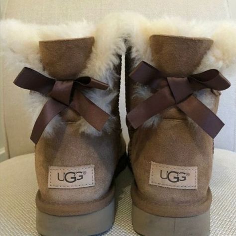 Boots With Bows, Sophia Coppola, Ugg Boots With Bows, Cute Uggs, Outfit With Uggs, Uggs With Bows, Cute Thanksgiving Outfits, Skor Sneakers, Bailey Bow Uggs