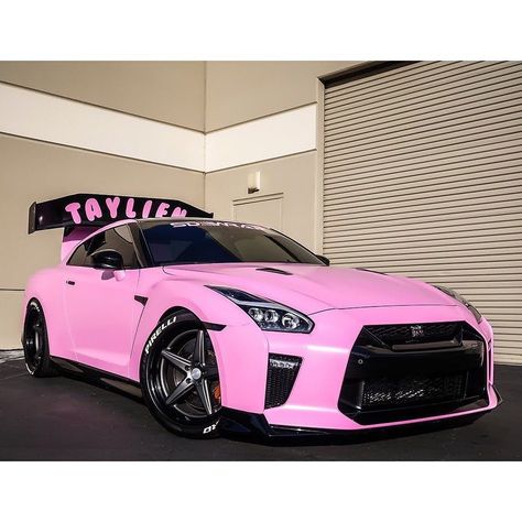 Nissan Heaven Club, Gtr 35, Pink Cars, Pink Car Accessories, Royce Car, Gtr Car, Car Accessories Diy, R35 Gtr, Nissan Gtr R35