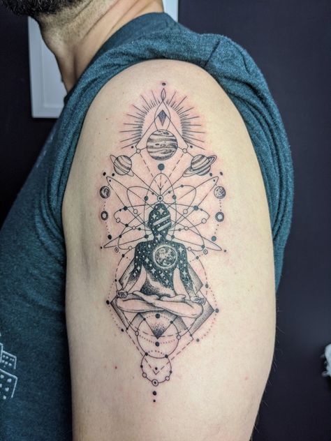 I wanted something that represents meditation, quantum physics and space. I'm very happy with the result! Geometric Universe Tattoo, Physics Tattoos, Atom Tattoo, Meditation Tattoo, Natur Tattoo Arm, Second Tattoo, Chakra Tattoo, Hippie Tattoo, Buddha Tattoo Design