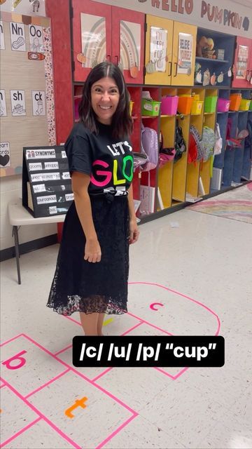 Miss DeCarbo on Instagram: "Hopscotch Word Work! We used neon tape to create hopscotch boards on the floor with bulletin board letters. Kindergarteners had a blast practicing their letters and sounds. Our first graders loved hopping from grapheme to grapheme to make a variety of cvc words! They all got their giggles and wiggles out, too! Win-win! 🥰🙌 Word work doesn’t have to be boring- it can be filled with movement and learning! ☺️ I had a blast making this reel with our sweet new kinder tea Background Knowledge Activities, Oral Language Activities, Neon Tape, Fluency Activities, Letters And Sounds, Phonemic Awareness Activities, Phonics Sounds, Elementary Activities, Instructional Strategies