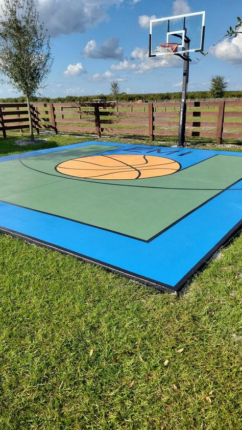 Outdoor Patio Ideas With Basketball, Diy Small Basketball Court, Painted Basketball Court, Painting Basketball Court, Basketball Court Painting, Full Court Basketball Backyard, Backyard Court, Basketball Court Backyard, Backyard Plan