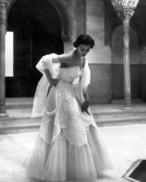 Dior Wedding Gown, 1950 Wedding Dress, Richard Dormer, Vintage Bridal Fashion, Wedding Dresses 50s, 50s Wedding, Irish Fashion, Vintage Hollywood Glamour, 20th Century Fashion