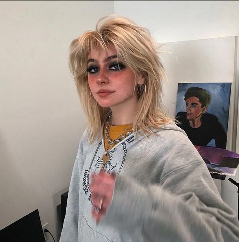 Short Blonde Shag Haircut, Blonde Mullet Women, Edgy Blonde Hair Grunge, Short Blonde Hair With Fringe, Womens Mullet, Bleached Blonde Hair, Hairstyle Tutorials, Stunning Hairstyles, Punk Hair